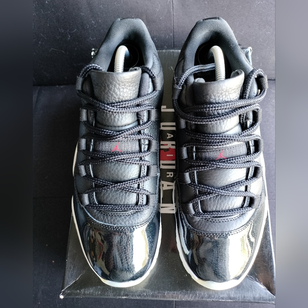 Air Jordan 11 Retro Low sz 9.5